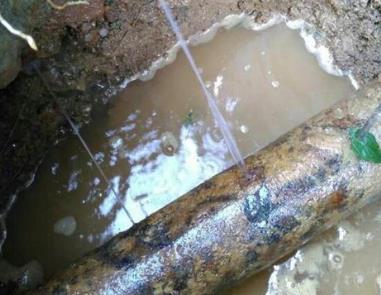 文安楼顶渗水维修公司分享下地暖漏水的原因及检测方法。